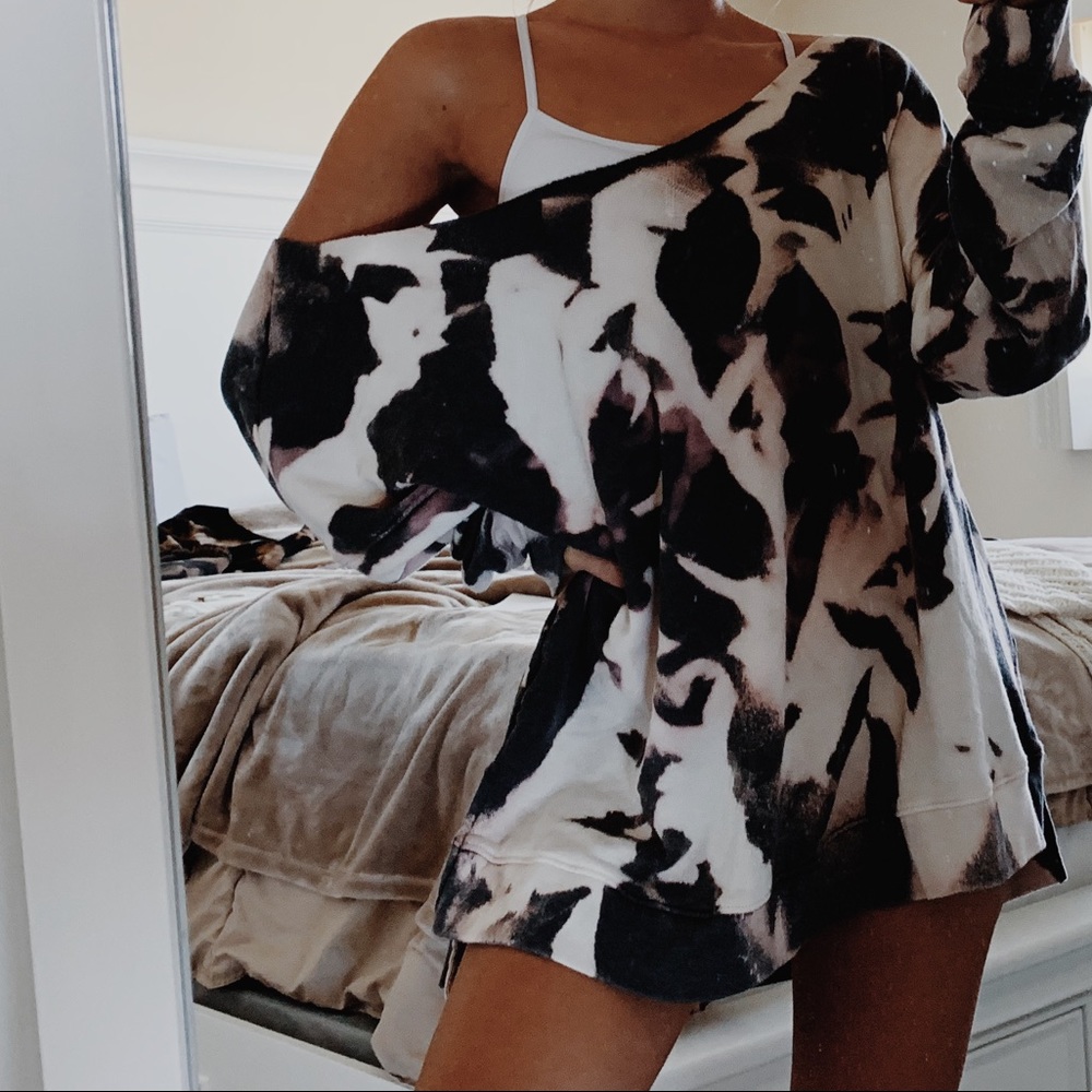 Tie-dye sweater Extreme off the shoulder
